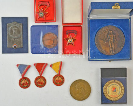 Vegyes 10 darabos emlékérem, díjérem és kitüntetés tétel, közte 1987. 'Oroszlányi szén / 50 éves az oroszlányi szénbányászat' kétoldalas bronz emlékérem (50mm) T:1-,2