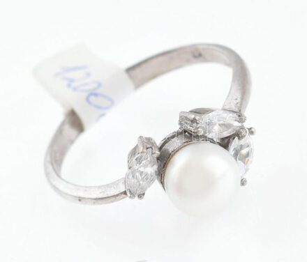 Ezüst(Ag) gyűrű igazgyöngy ékítéssel, jelzett, méret: 58, bruttó: 2,4 g