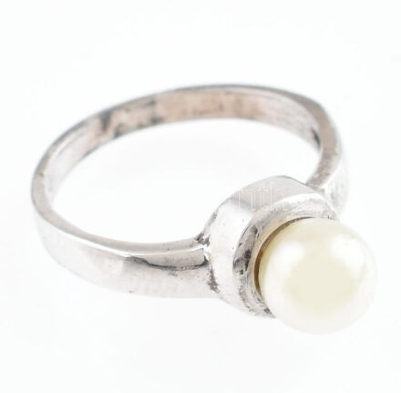 Ezüst(Ag) gyűrű igazgyöngy ékítéssel, jelzett, méret: 55, bruttó: 3,3 g