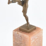 Olvashatatlan szovjet szignóval jelzett: Futballista. Bronz, kőtalapzaton. m: 24,5 cm