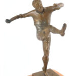 Olvashatatlan szovjet szignóval jelzett: Futballista. Bronz, kőtalapzaton. m: 24,5 cm - Image 2