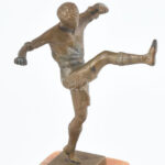 Olvashatatlan szovjet szignóval jelzett: Futballista. Bronz, kőtalapzaton. m: 24,5 cm - Image 3