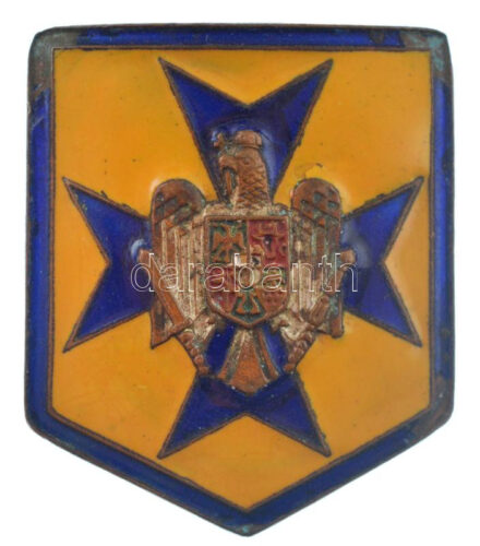 Románia 1939. 'Vasgárda' zománcozott fém jelvény, hátoldalán '30 749' sorszámmal és 'OMR' gyártói jelzéssel T:3 tű nélkül, zománc sérült / Romania 1939. 'Iron Guard (Garda de fier)' enamelled metal badge with '029907' serial and