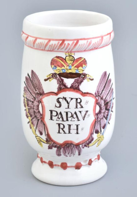 Kétfejű sasos patikaedény, múzeumi másolat, kézzel festett, jelzett, kis kopásnyomokkal, m: 18 cm