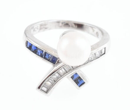 Ezüst(Ag) gyűrű igazgyöngy ékítéssel, jelzett, méret: 54, bruttó: 4,3 g