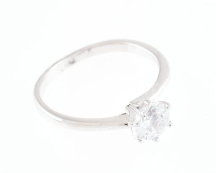 Ezüst(Ag) gyűrű kőékítéssel, jelzett, méret: 57, bruttó: 2,2 g