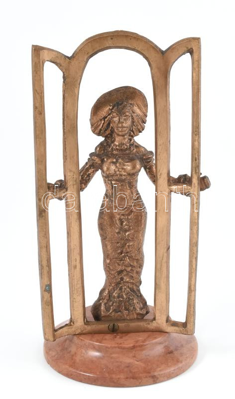 Józsa Lajos (1944-) Kalapos hölgy ablakban. Bronz, márvány talpon. Jelzett. 20 cm