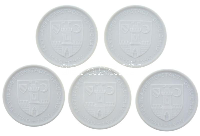 Németország 1990. 'A textilmunkások városa - Glauchau 1240-1990' kétoldalas porcelán emlékérem a Meisseni Porcelánmanufaktúra jelzésével (5x) (41mm) T:1 Germany 1990. 'Textilarbeiterstadt - Glauchau 1240-1990' two sided porcelain