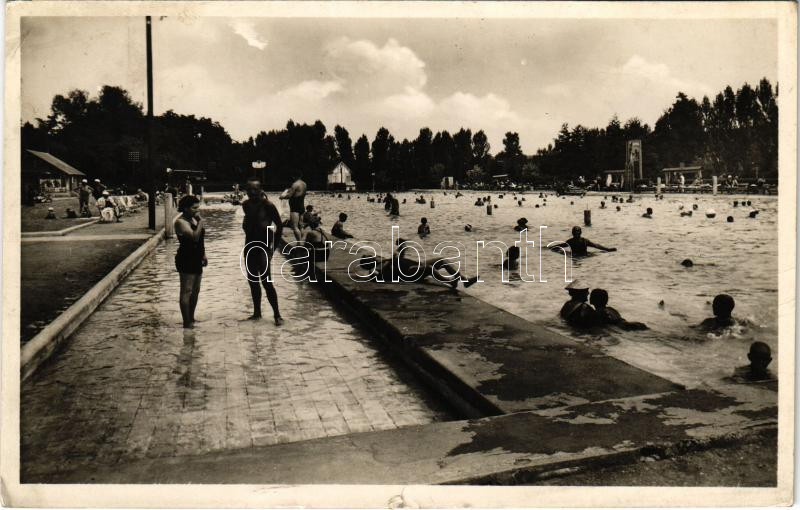 Miskolctapolca, Görömbölytapolca, Görömbölyi-Tapolca, Tapolca (Miskolc); Strand, fürdőzők (kis szakadás / small tear)