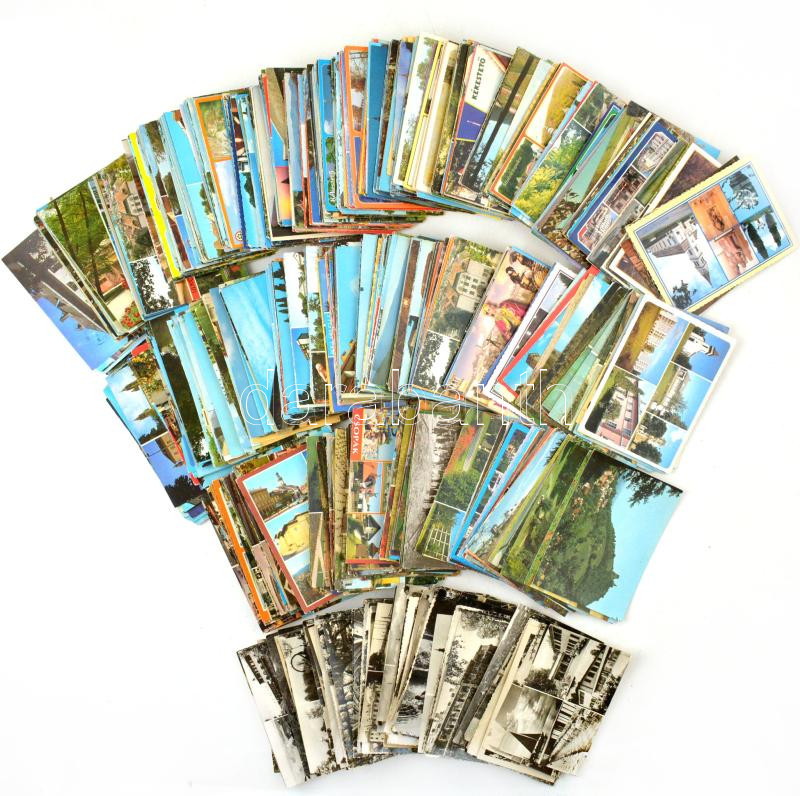 Egy doboz (Kb. 800 db) MODERN magyar város képeslap / A box of (Cca. 800) modern Hungarian town-view postcards