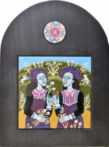 Stefániay Edit (1936-2010): Lányok. Tűzzománc, réz lemezen. Hátoldalán címkén feliratozott. Fakeretben, 20x20 és d: 6 cm