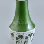 Spechtsbrunn porcelán váza. Szőlőlevél mintával. Kézzel festett, jelzett, minimális kopással 26 cm