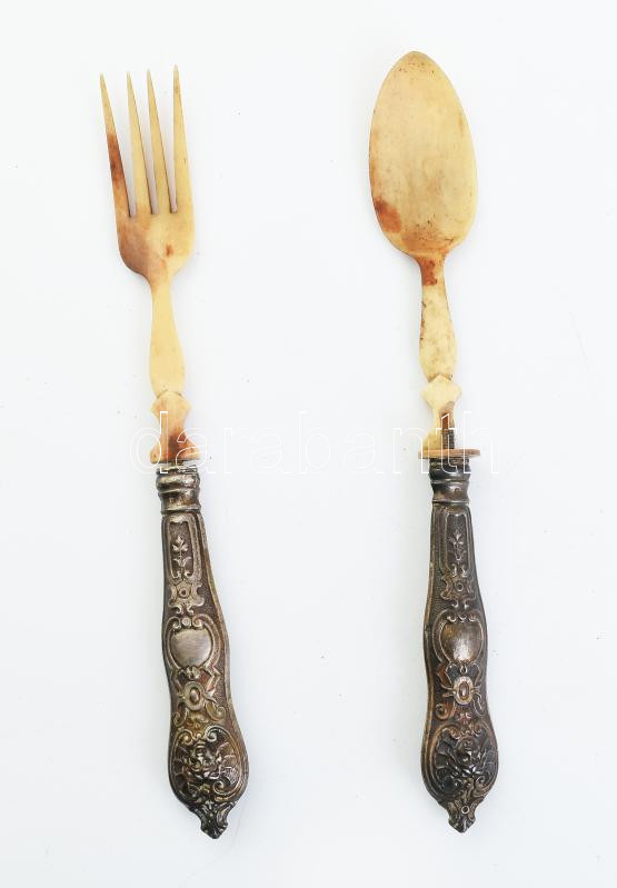 Ezüst (Ag) nyeles csont tálaló villa és kanál készlet, sérült, 16 cm