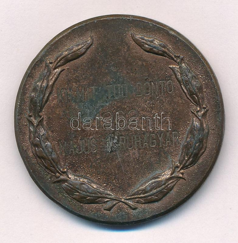 1962. 'Ki mit tud döntő 1962 Május 1 Ruhagyár' kétoldalas bronzozott fém emlékérem 'IH' szignóval (40mm) T:2