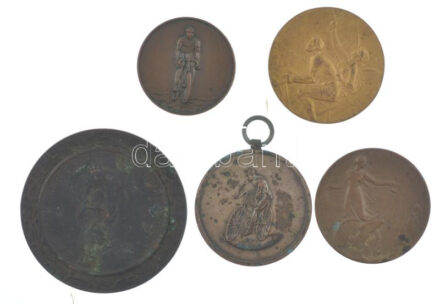 ~1920-1945. 5 darabos kerékpár emlékérem és díjérem tétel, egyik füllel (30-50mm) T:1-,2 patina