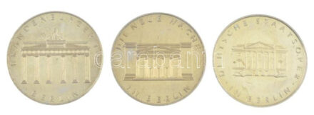 Német Demokratikus Köztársaság 1967. 'Berlin' 3xklf kétoldalas Cu-Ni emlékérme dobozban (27mm) T:1- ujjlenyomat German Democratic Republic 1967. 'Berlin' 3xdiff two sided commemorative medallions in case (27m) T:AU fingeprint