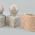 Virebent francia porcelán fedeles tégely párban 15 cm + váza 10 cm. Márvány mintás, jelzett, hibátlan