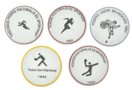 1980-1984. 'Postás' 5 darabos Hollóházi porcelán emlékérem tétel, közte 1984. 'Postás Kulturális és Sportnap' egyolalas porcelán díjérem (60mm) T:1-