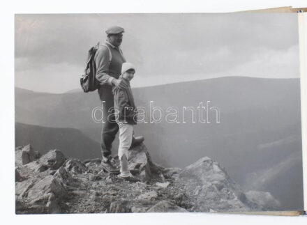 1964 Krkonose, fotóalbum, 17 db képpel, hátuljában ajándékozási sorokkal, 12,5×18 cm