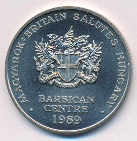 Nagy-Britannia 1989. 'Barbican Centre - Magyarok: Britannia üdvözli Magyarországot' fém emlékérem kapszulában (38mm) T:1 Great Britain 1989. 'Barbican Centre - Magyarok: Britain Salutes Hungary' metal commemorative coin in capsule (38mm)
