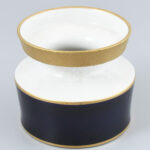 Unter Weissbach porcelán váza, jelzett, kis kopásokkal, m: 8,5 cm
