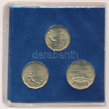 Argentína 1978. 20P + 50P + 100P '1978-as Labdarúgó Világbajnokság' alkalmából kiadott szett tokban T:1- Argentina 1978. 20 Pesos + 50 Pesos + 100 Pesos '1978 World Soccer Championship' coin set in case C:AU