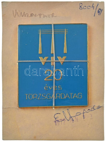 1972. 'VIV 20 éves törzsgárdatag' egyoldalas műgyantás bronz emlékplakett eredeti tartólapján (60x50mm) T:1,1-