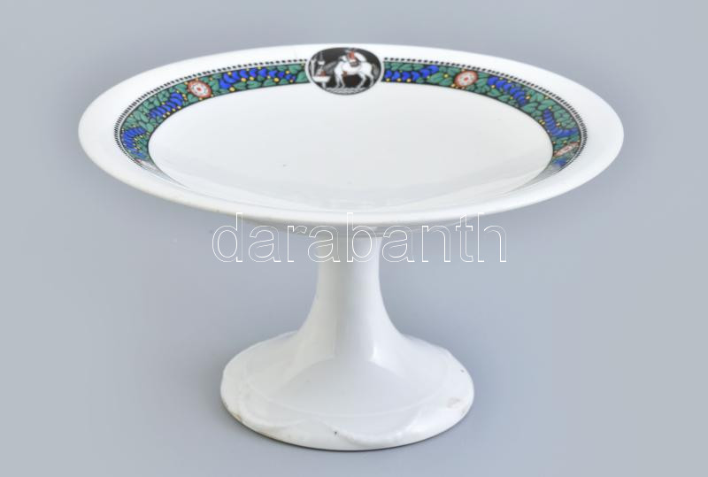 Hüttl Tivadar Budapest: Népi szecessziós talpas kínáló, kézzel festett porcelán, jelzett, minimális hajszálrepedéssel, d: 23,5 cm, m: 13 cm
