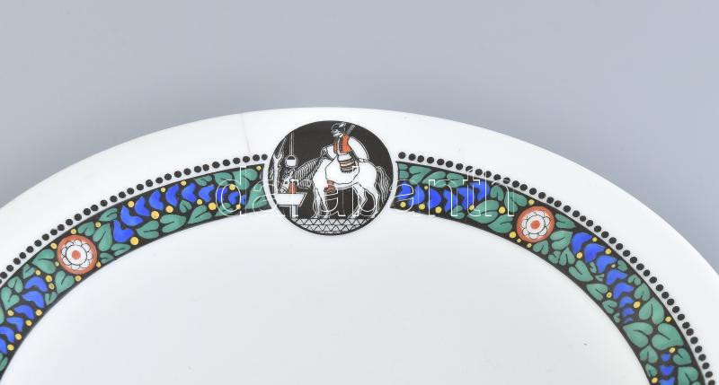 Hüttl Tivadar Budapest: Népi szecessziós talpas kínáló, kézzel festett porcelán, jelzett, minimális hajszálrepedéssel, d: 23,5 cm, m: 13 cm - Image 2