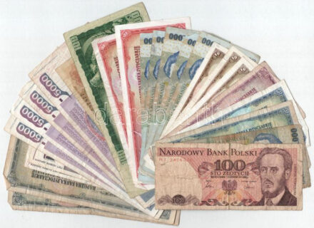 25 darabos bankjegy tétel, Románia, Jugoszlávia, Csehország, Lengyelország bankjegyei + 'Intosai 2003 Eger - Officina Agriae' aranyozott melékérem műanyag tokban, tanúsítvánnyal T:I,III-IV 25 pieces banknote lot, Romania, Yugoslavia,