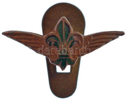 ~1950-1960. Zománcos bronz cserkész gomblyuk jelvény (25x20mm) T:2 zománchiba