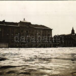 1912 Lugos, Lugoj; árvíz a Temes folyón, Eötvös sor, gimnázium, színház / Timis river flood, school and theatre. photo