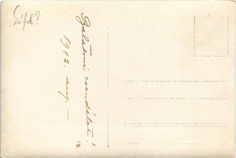 1912 Balatoni csendélet, apa és kislánya fürdőznek, háttérben fürdőkabinok. photo - Image 2