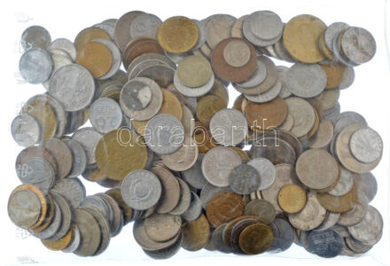 Vegyes, magyar és külföldi érmetétel mintegy ~1kg súlyban T:vegyes Mixed, Hungarian and foreign coin lot (~1kg) C:mixed