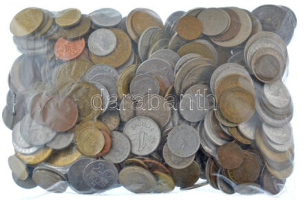 Vegyes, magyar és külföldi érmetétel mintegy ~1kg súlyban T:vegyes Mixed, Hungarian and foreign coin lot (~1kg) C:mixed