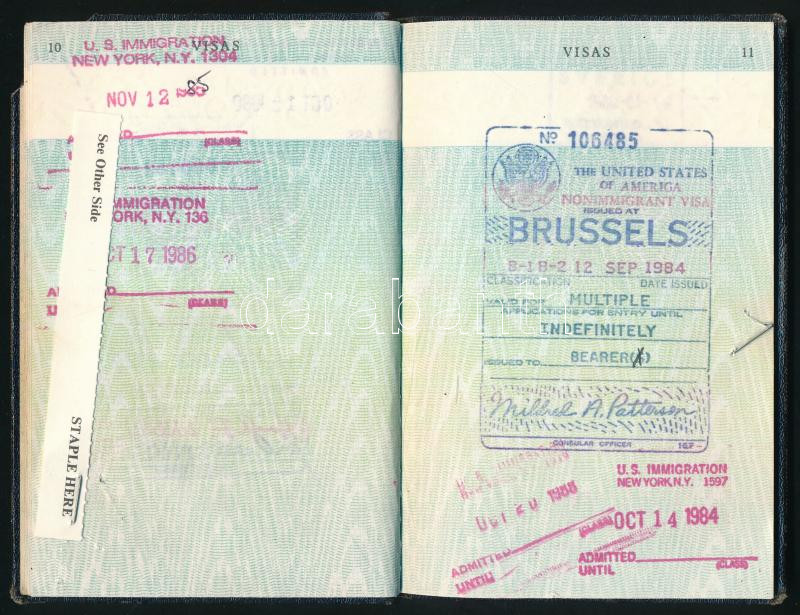 1979 Brit útlevél, német, amerikai, svéd, stb. bélyegzéssel - Image 2