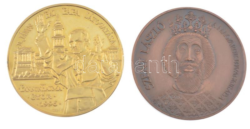 Fritz Mihály (1947-) 1991. 'Szent László a magyarok lovagkirálya / 900 éves a somogyvári Bencés Apátság 1091-1991' bronz emlékérem kapszulában (42,5mm) + Lebó Ferenc (1960-) 1996. 'II. János Pál pápa látogatása - Pannonhalma,