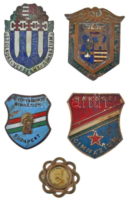 5db-os, nagyrészt iskolajelvény tétel, közte DN 'Petőfi Sándor Gimnázium Budapest' zománcozott fém jelvény (~35x28mm) T:2-,3 zománchiba, kettőről letört a tű