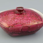 Hollóházi márvány mintás porcelán bonbonier, jelzett, apró kopásnyomokkal, 10x9 cm