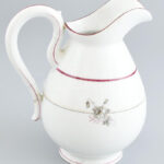 Antik porcelán kiöntő, jelzett, kopásokkal, m: 18 cm