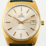 Omega Seamaster automata karóra dátum kijelzéssel. Hibátlan számlappal, új bőr szíjjal, eredeti dobozában! Működő, jó állapotban