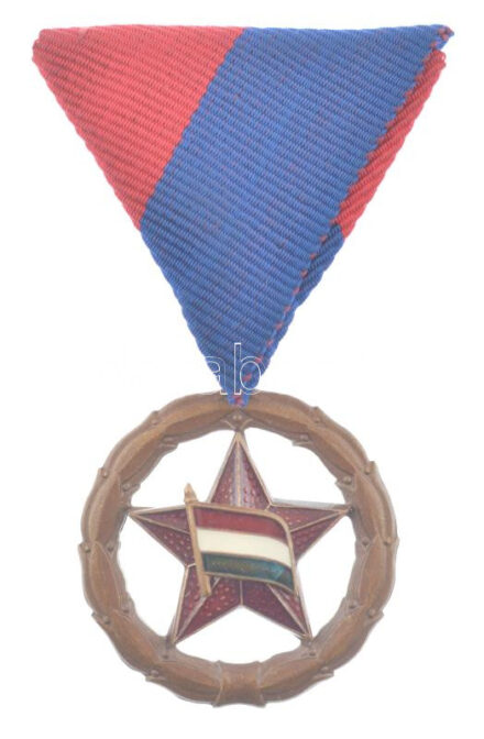 1950. 'Magyar Népköztársasági Sportérdemérem bronz fokozata' zománcozott bronz kitüntetés eredeti mellszalagon T:1-,2 / Hungary 1950. 'Sports Merit Medal of the Hungarian People's Republic, Bronze Grade' enamelled bronze decoration