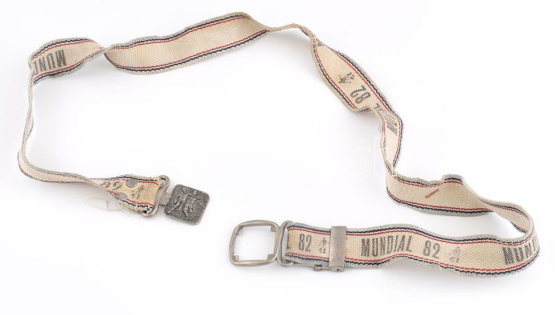 1982-es labdarúgó világbajnokság (Spanyolország), rugalmas vászon öv fém csattal, korának megfelelő állapot, kb. 100 cm