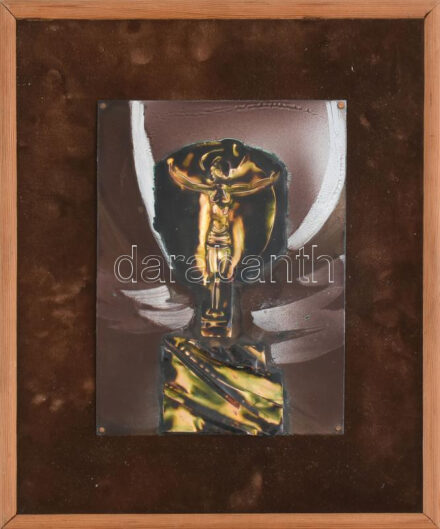 Rácz Gábor (1951- ): Aranyserleg. Tűzzománc, fém applikáció, bársony alapon. Tömör fa keretben, hátoldalán az Iparművészeti Vállalat zsűri címkéjével, teljes méret: 32x27 cm