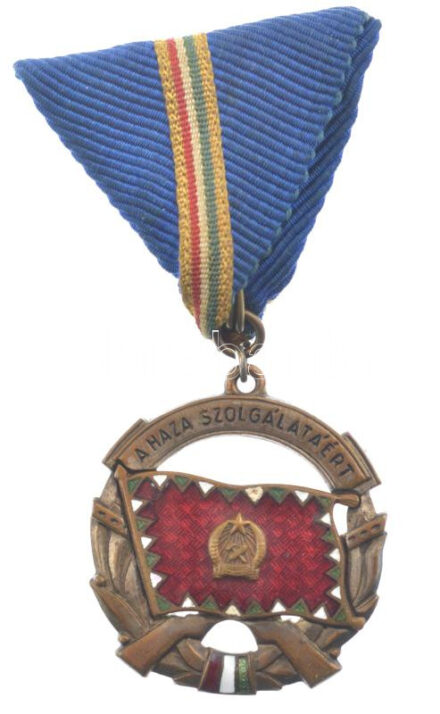 1956. 'A Haza Szolgálatáért Emlékérem Ezüst Fokozat' Rákosi-korabeli mellszalaggal, 1956.okt.17. dátumozású adományozói levéllel, dobozban, hátoldalán 1956.10.23. (!!!) karcolás jelzi az átvétel napját T:1-