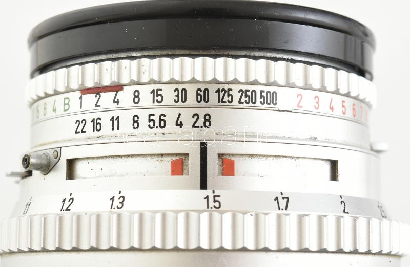 Hasselblad C500 fényképezőgép Carl Zeiss Planar 1:2,8 f=80 mm objektívvel. Tartalék filmkazettával, színszűrökkel, egyéb tartozékokkal, Megkímélt, állapotban / Hasselblad C500 vintage camera Zeiss Planar optics with accesories - Image 3