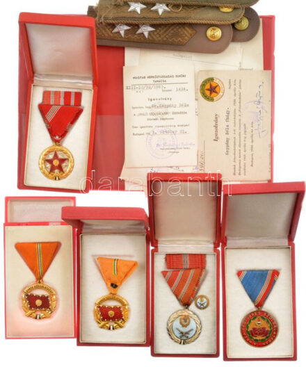 ~1950-1980. 'A haza fegyveres szolgálatában' + 'A haza szolgálatáért' (2x) + 'Szolgálati Érdemérem' + 'Kiváló Szolgálatért Érdemrend' + 'A Magyar Népköztársaság Honvédelmi minisztere' műbőr mappa, benne adományozási