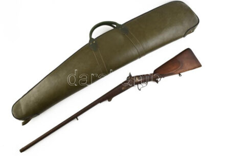 Albert Staehle Wien dupla csöves sörétes vadászpuska cca 1860. Gazdagon díszített fém részek, aranyozott felirattal. Tuson kis sérülés. Modern hordozó táskával. 117 cm / Double barrel shotgun. Albert Staehle Wien ca 1860 /