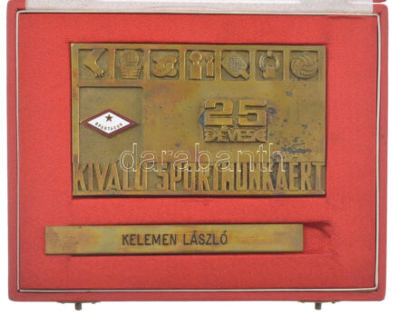 ~1970. 'Spartacus - 15 éves kiváló sportmunkáért' bronz plakett, zománcozott címeres rátéttel, eredeti dísztokban (65x108mm) T:1-