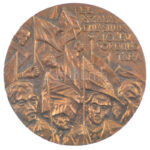 1985. 'Felszabadulásunk 40. évfordulójára' egyoldalas bronz emlékérem, hátoldalon gravírozva, eredeti tokban. Szign.:KO (98mm) T:1